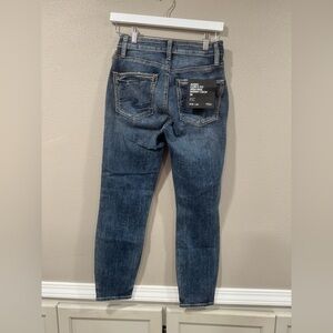 NWT Silver Jeans Curvy Fit